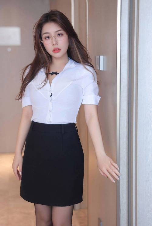 美女老师被男生操的相关介绍