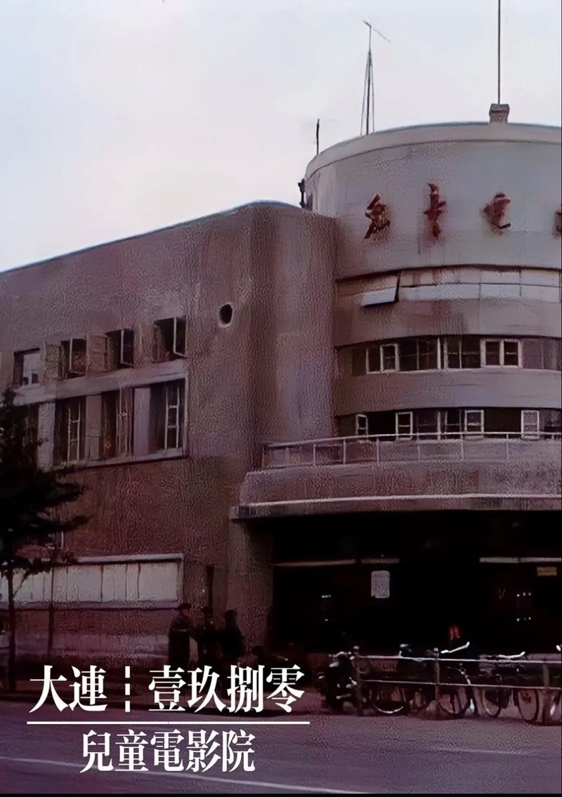 亚洲男人的天堂久久久精品的相关介绍