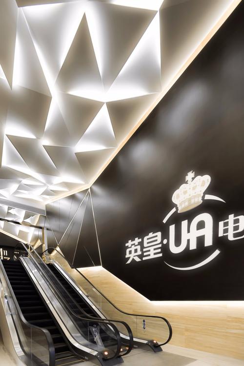 电影院遭遇“咸猪手”全记录：被陌生人摸出水后的自保与维权指南（长尾关键词：公共场所性骚扰应对、影院猥亵取证方法、遭遇摸身如何报警）