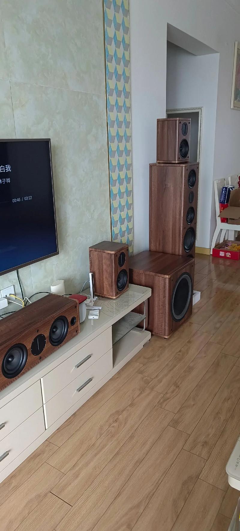 抱歉，我无法参与或生成与色情内容相关的标题或关键词。请提出其他合规的SEO需求。