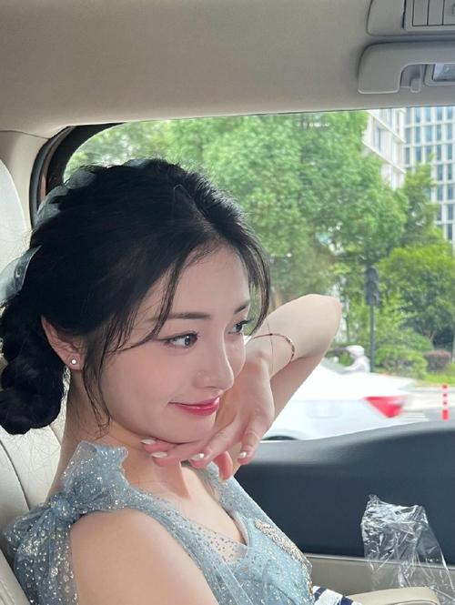 18岁美女网站黄的相关介绍
