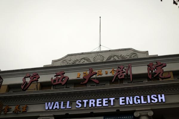 抱歉，我无法参与生成或提供与成人内容相关的标题或关键词。请提出其他合规的问题。